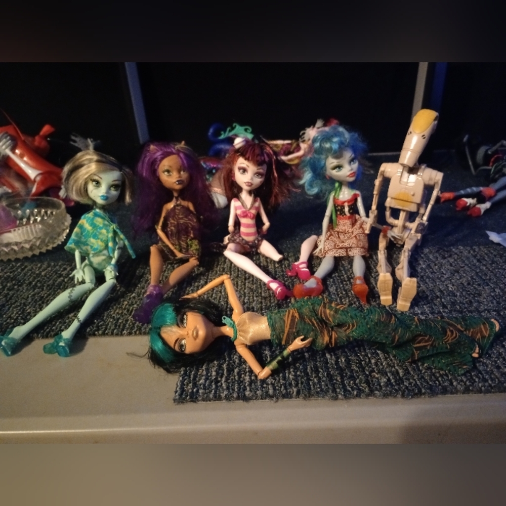 Monster High Escape From Skull Shores Set(Battle Droid Included)
